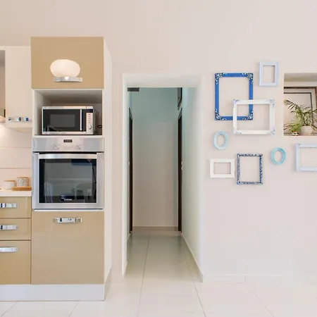 Blue Iris: Stylish Apartment Just 10 Minutes Walk From Old Town Chania Chania  Buitenkant foto