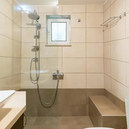 Blue Iris: Stylish Apartment Just 10 Minutes Walk From Old Town Chania Chania  Buitenkant foto
