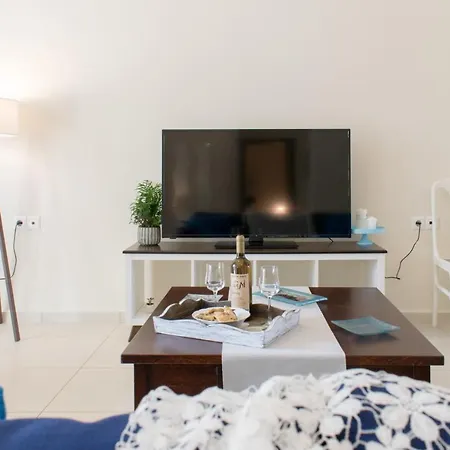 Blue Iris: Stylish Apartment Just 10 Minutes Walk From Old Town Chania Chania  Buitenkant foto