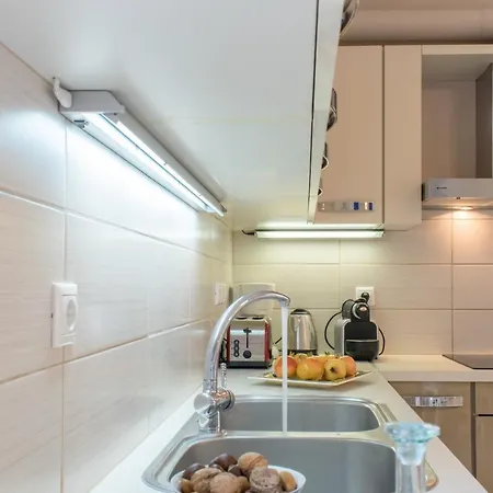 Blue Iris: Stylish Apartment Just 10 Minutes Walk From Old Town Chania Chania  Buitenkant foto