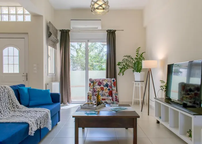Blue Iris: Stylish Apartment Just 10 Minutes Walk From Old Town Chania