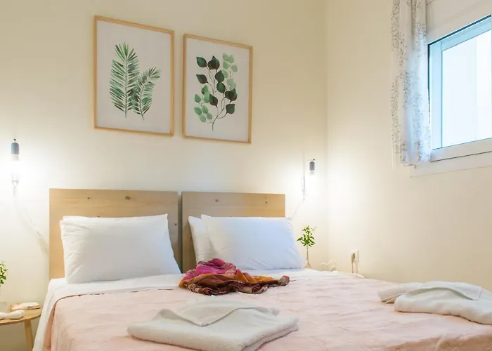 Blue Iris: Stylish Apartment Just 10 Minutes Walk From Old Town Chania