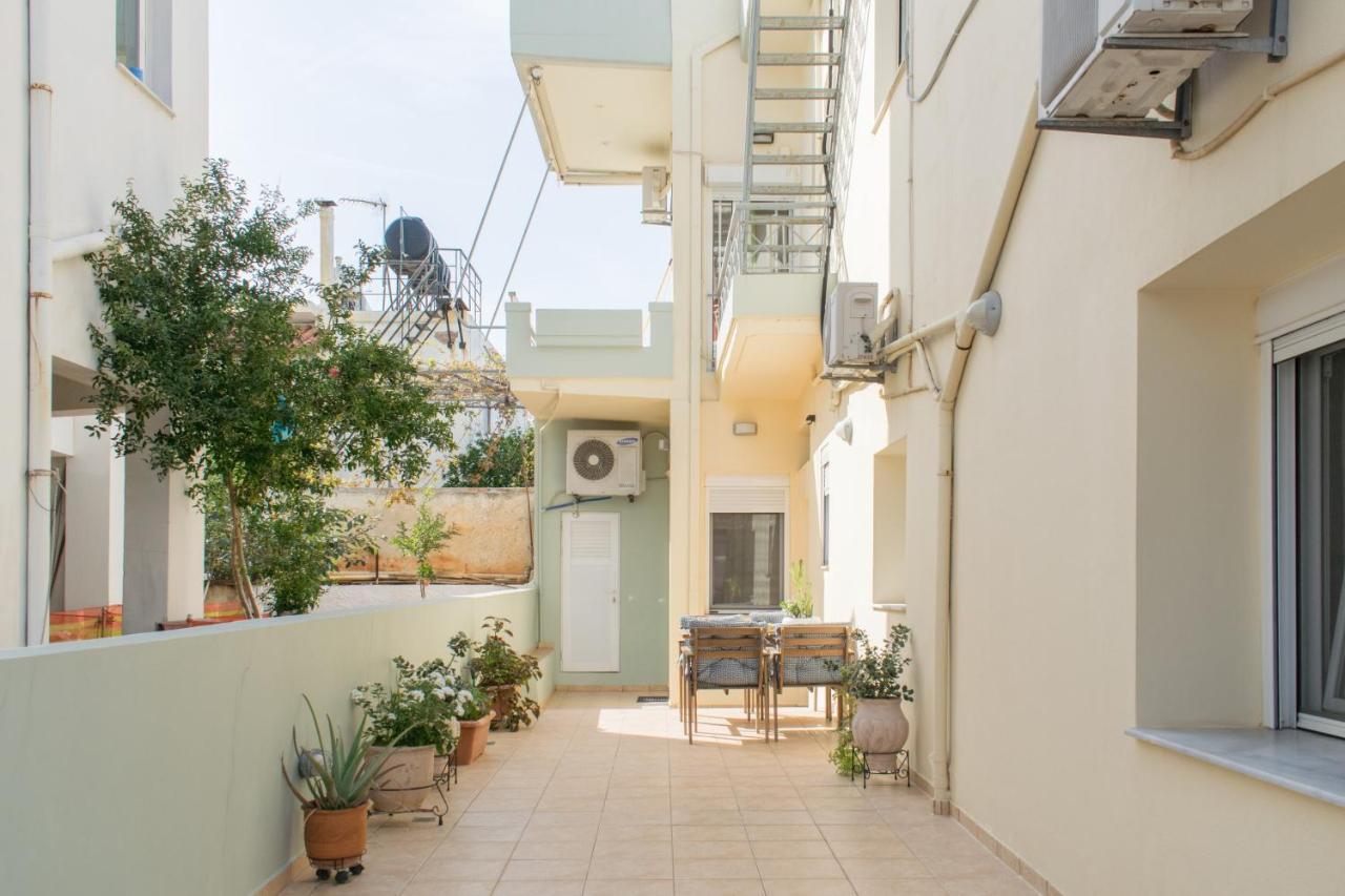 Apartament Blue Iris: Stylish Just 10 Minutes Walk From Old Town Chania