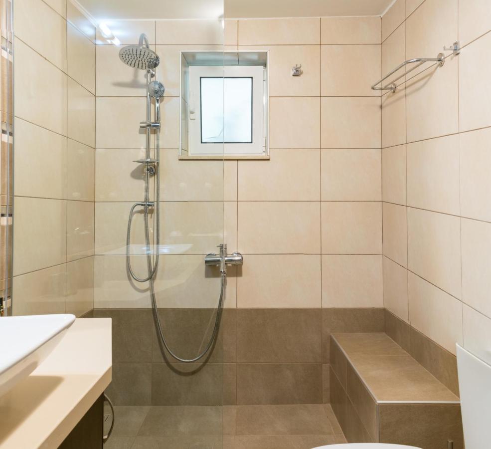 Blue Iris: Stylish Just 10 Minutes Walk From Old Town Chania Apartament *