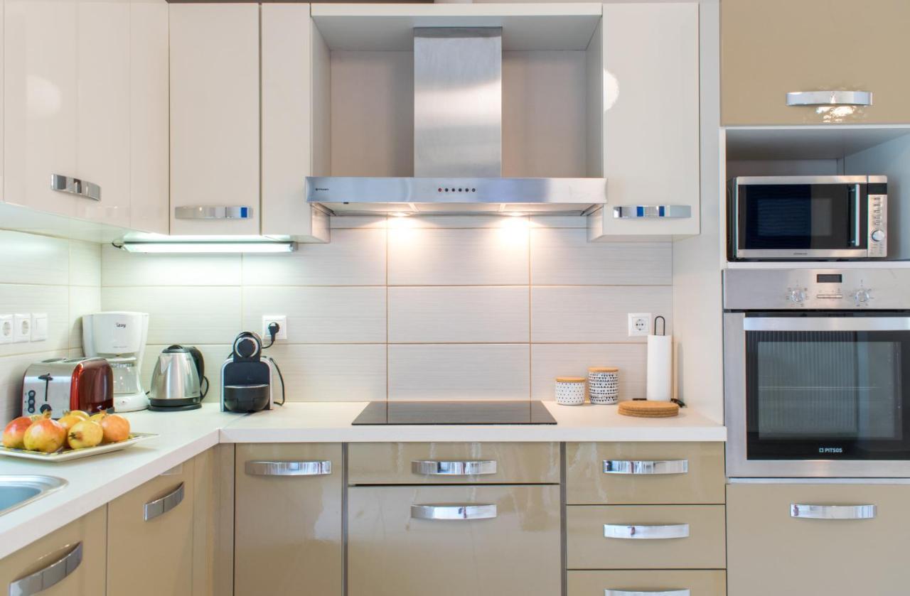 Blue Iris: Stylish Just 10 Minutes Walk From Old Town Chania Apartament